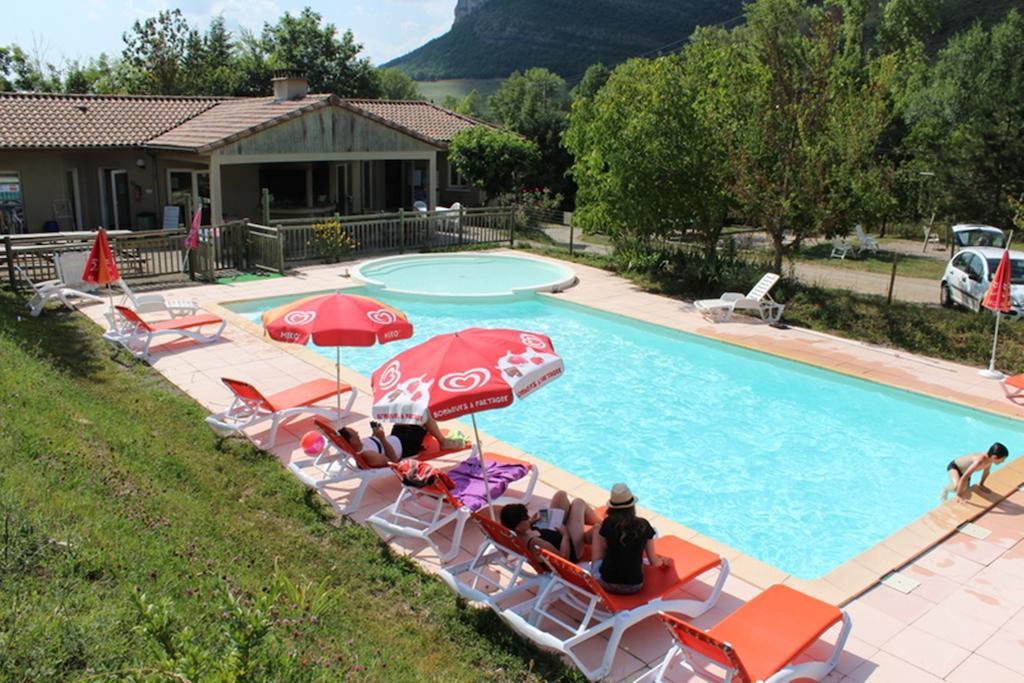 Causses & Vallees Vacances Hotel Saint-Georges-de-Luzençon Zewnętrze zdjęcie